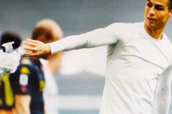 Cristano Ronaldo demonstrativno bacio dres Juventusa