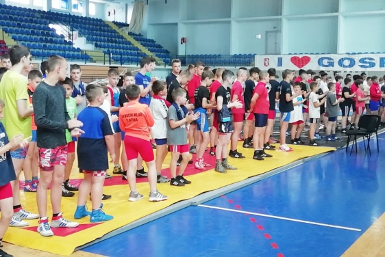 HK Gospić organizirao 17. turnir u hrvanju za dječake i kadete