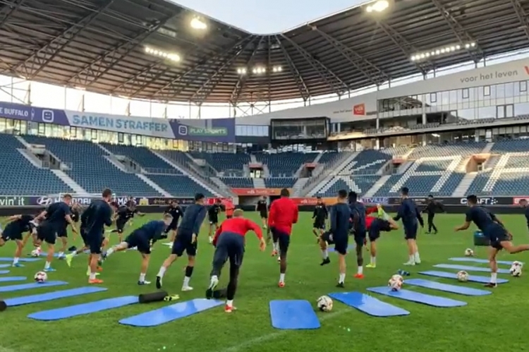 Nogometaši Rijeke odradili trening u Gentu, Igor Bišćan naglašava da igrači znaju protiv koga igraju