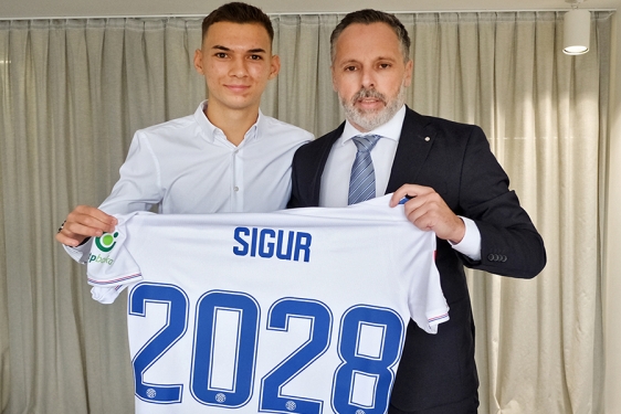 Niko Sigur produžio s Hajdukom do 2028. 