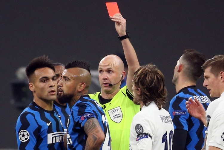 Inter će kazniti Artura Vidala zbog crvenog kartona protiv Real Madrida