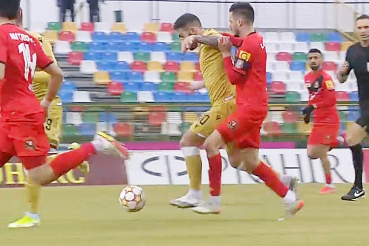 Marko Livaja (Hajduk) i Kristijan Lovrić (Gorica)