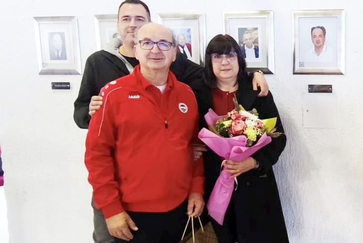 Čedo Vukelić sa suprugom Elvirom i sinom Marinom