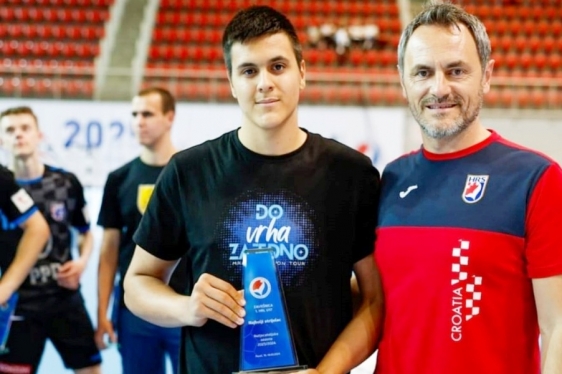 Alan Franković s trofejom 