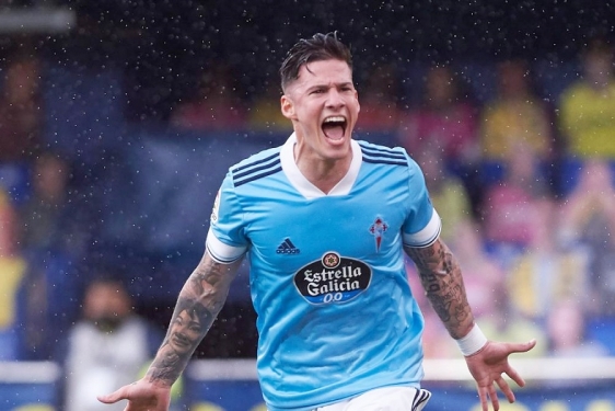 Santi Mina 