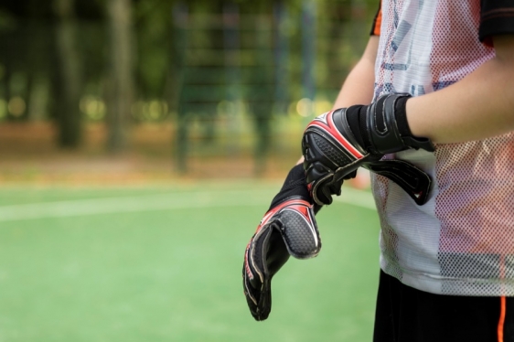 Kako odabrati golmanske rukavice za djecu? Omogućite vašem djetetu da uživa u nogometu!
