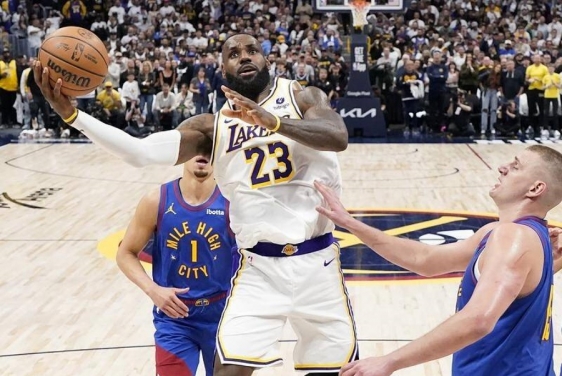 Nikola Jokić nadigrao LeBron Jamesa, Denver opet pobijedio Lakerse