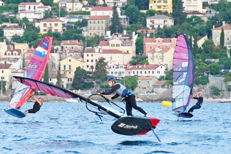 Windsurf Fiumanka: Održan prvi dan regate u jedrenju na dasci