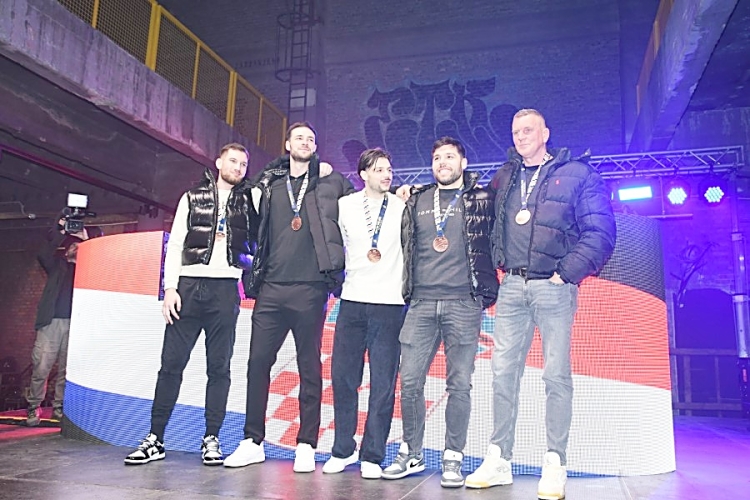 Brončani rukometaši na svečanosti u Exportdrvu  podijelili radost uspjeha s Riječanima