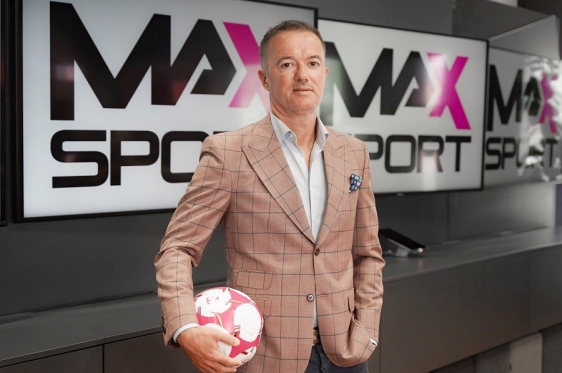 Joško Jeličić:   Da parafraziram Stanka Poklepovića: zamolio bih ove iz udruge Naš Hajduk da nas poštede njihove ideologije i demokracije i neka idu ća!