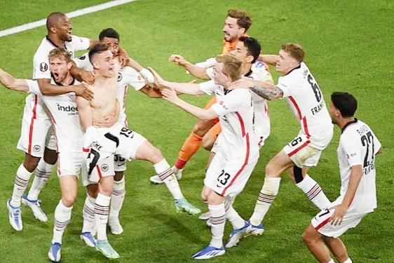 Europska liga: Eintracht osvojio trofej nakon izvođenja jedanaesteraca