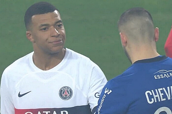 Lille nije izgubio od PSG-a, pogledajte kako je Kylian Mbappé ohrabrio Lucasa Chevaliera