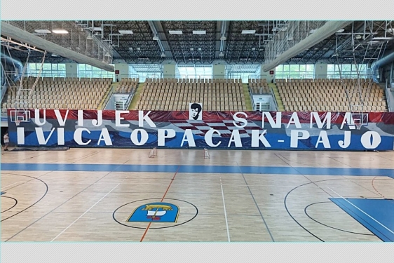 Memorijal Ivica Opačak Pajo, u kostrenskoj dvorani izvješen veliki transparent