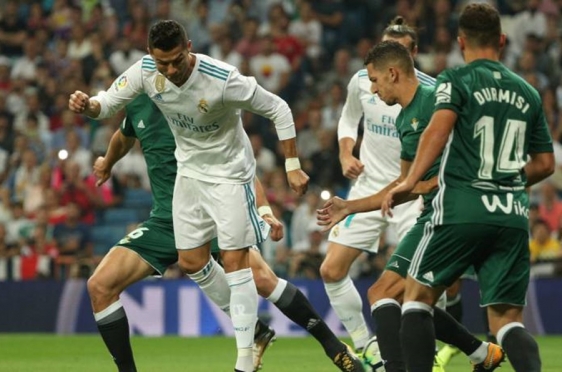 Ronaldo i društvo pognutih glava napustili travnjak