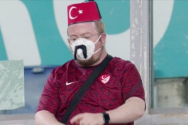 Titulu "navijača utakmice" u Rimu zasluženo dobio turski navijač