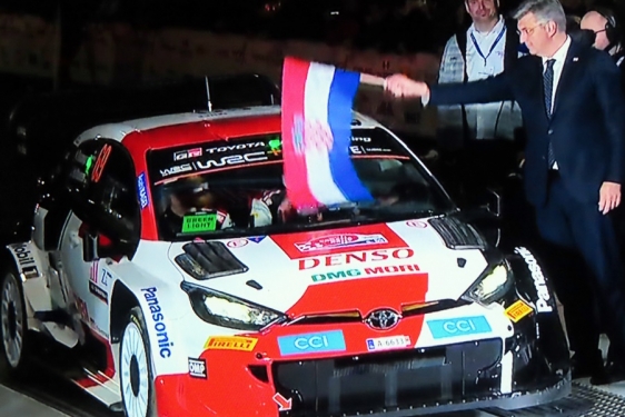 Andrej Plenković daje simboličan znak za start utrke