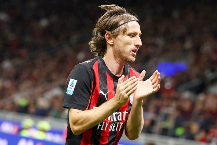 Luka Modrić u dresu Milana sve ćešće dobiva aplauze zbog toga kako trči