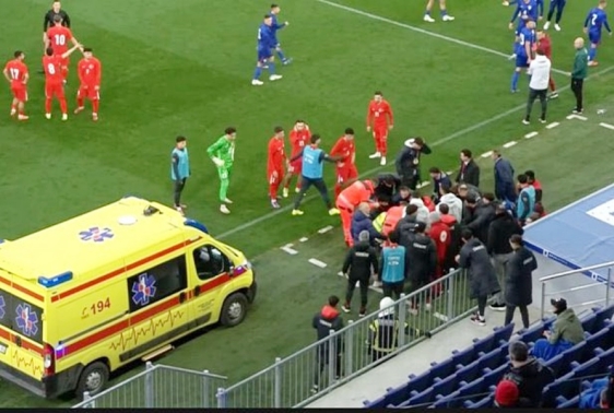 Utakmica između U-21 reprezentacija Hrvatska i Turske prekinuta, izbornik turske reprezentacije srušio se na tlo nakon što je sudac pokazao crveni karton