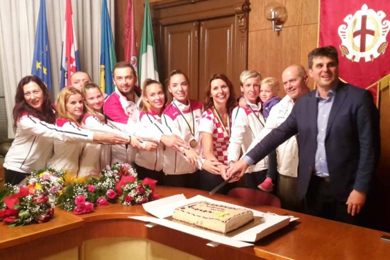 Hrvatskoj ženskoj boćarskoj reprezentaciji organiziran je slavljenički doček u Labinu