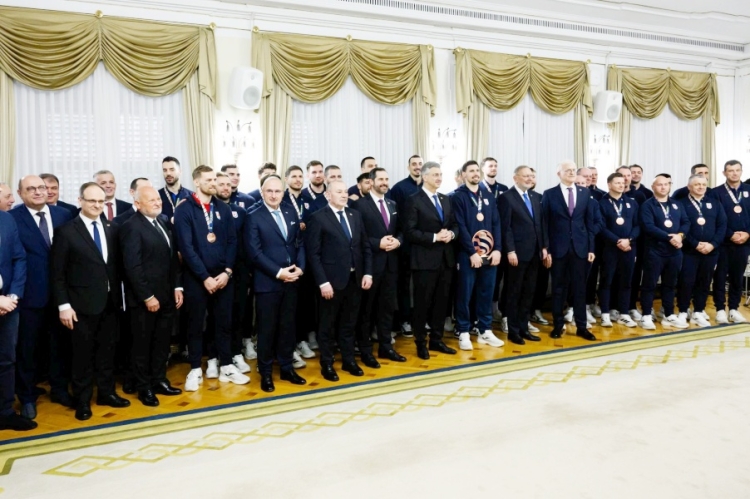 Andrej Plenković:  Odbacujem teze o bilo kakvom protuustavnom djelovanju Vlade