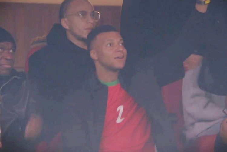 Kylian Mbappé u dresu Achrafa Hakimija gledao utakmicu između Maroka i Malija