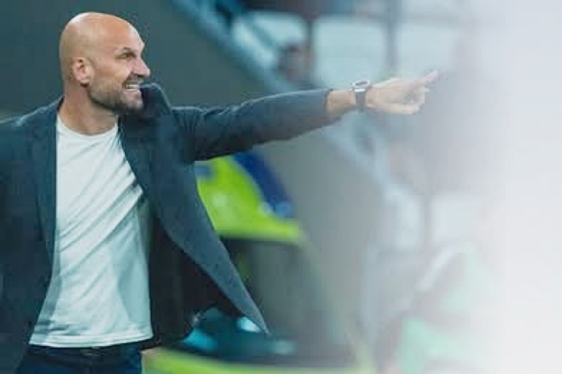 Željko Sopić:  Ako mislite da moram promijeniti pet igrača, ja ću biti novinar, a vi trener!