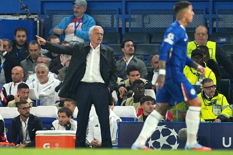 Jose Mourinho zanimljivo pozdravio Paola Di Canija u studiju Sky Sporta