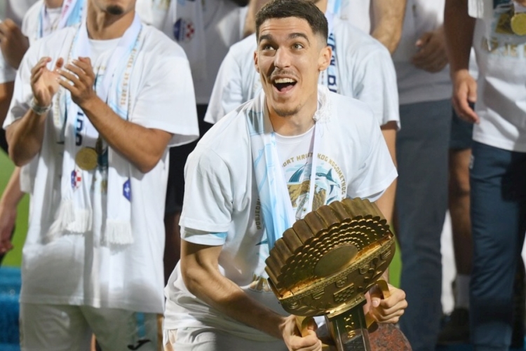 Niko Janković potpisao novi ugovor, veznjak Rijeke produžio suradnju do lipnja 2029. godine