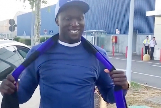 Romelu Lukaku pozirao sa Interovim  šalom