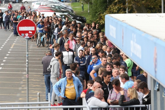 Redovi na blagajni u Maksimiru