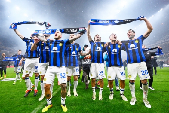 Navijačima Intera ne smeta mrlja na dvadesetoj tituli prvaka, Steven Zang nije bio na utakmici zbog bojazni da bi mogao biti uhićen