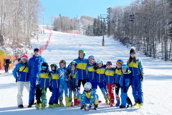 SKI klub Rijeka organizira skijanje za djecu iz lovranog Doma za nezbrinutu djecu