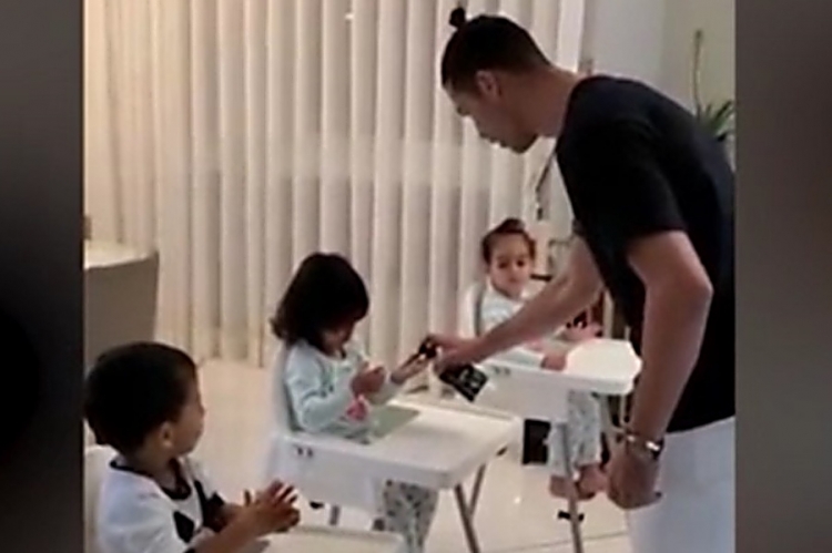 Cristiano Ronaldo uči djecu kao treba pravilno prati ruke da bi se spriječila zaraza