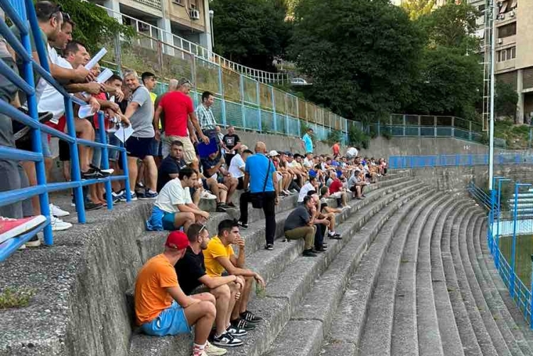 Treneri na trbinama igrališta Robert Komen